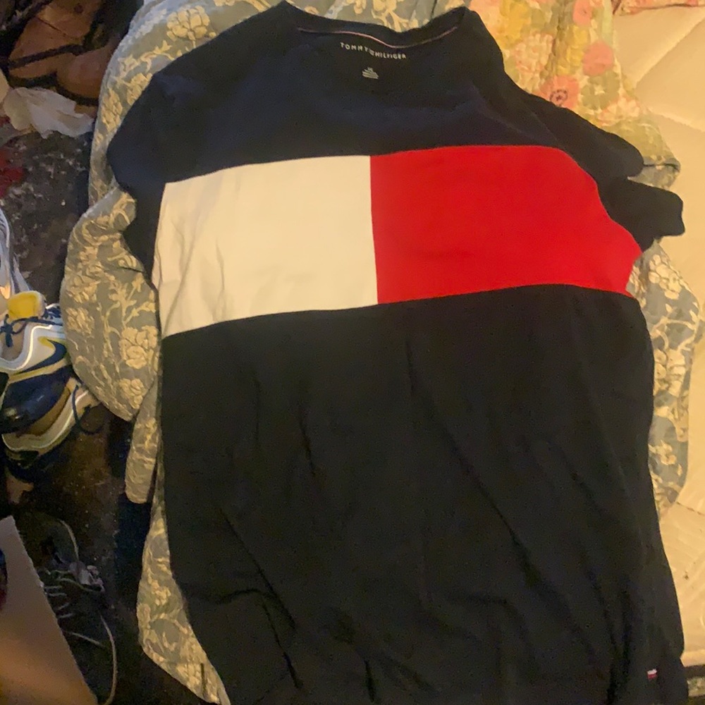 Large tommy tshirt